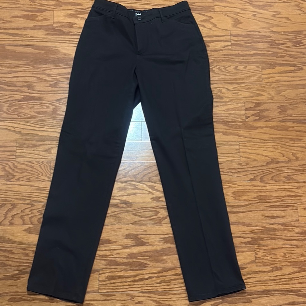 Lee Black Straight Leg Size 10 Long 98% cotton 2% Spandex
